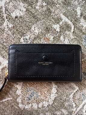 Marc Jacobs New Empire City Long Wallet, EUC